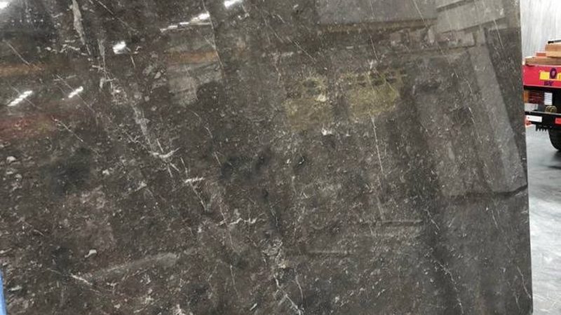 哑光面与亮光面：石材表面的两种美学表达
